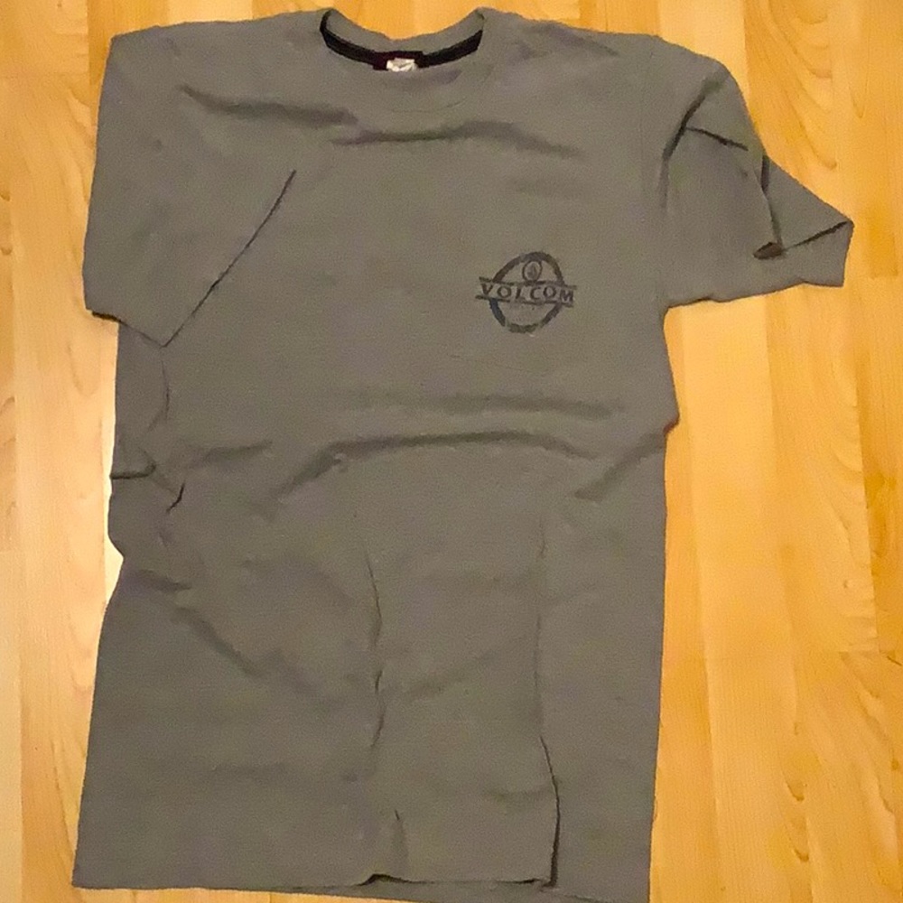 VOLCOM T-shirt